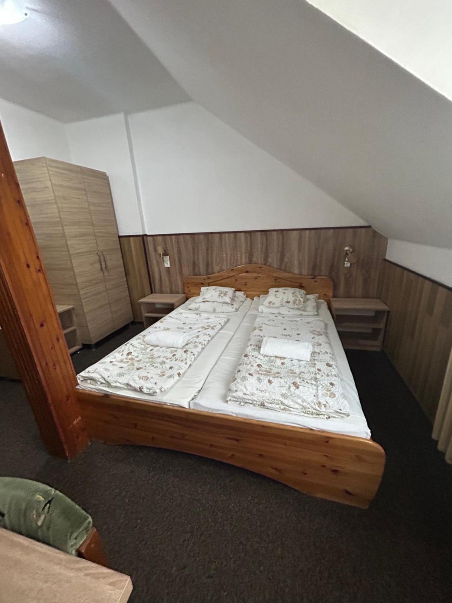 Rozsakert Panzio Hotel Nyiregyhaza Luaran gambar