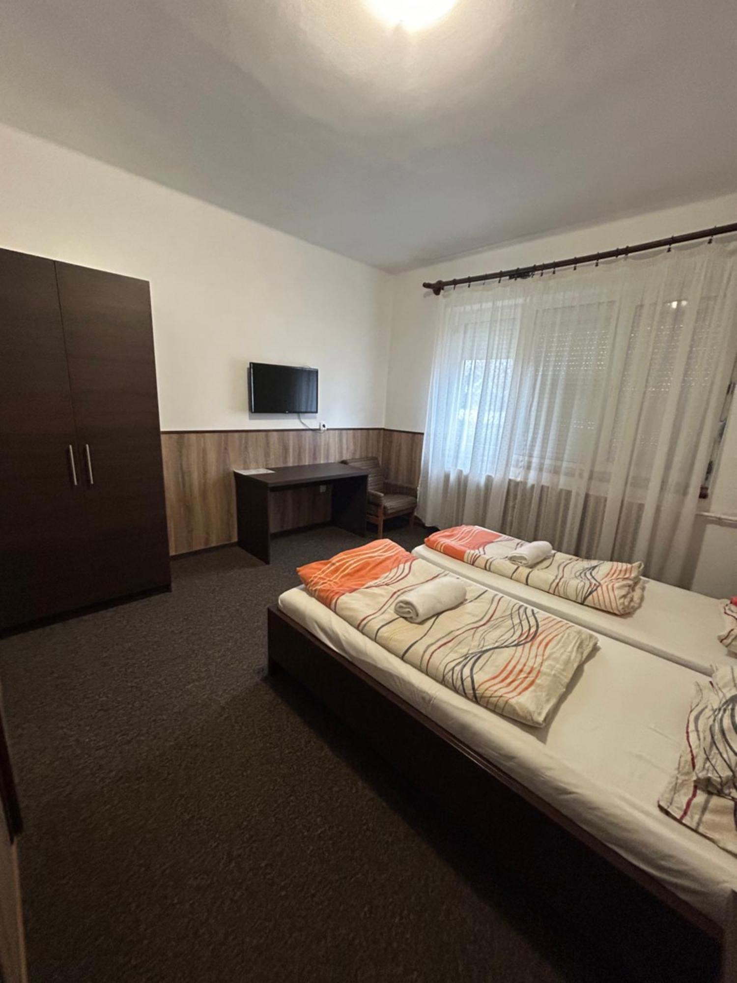 Rozsakert Panzio Hotel Nyiregyhaza Luaran gambar