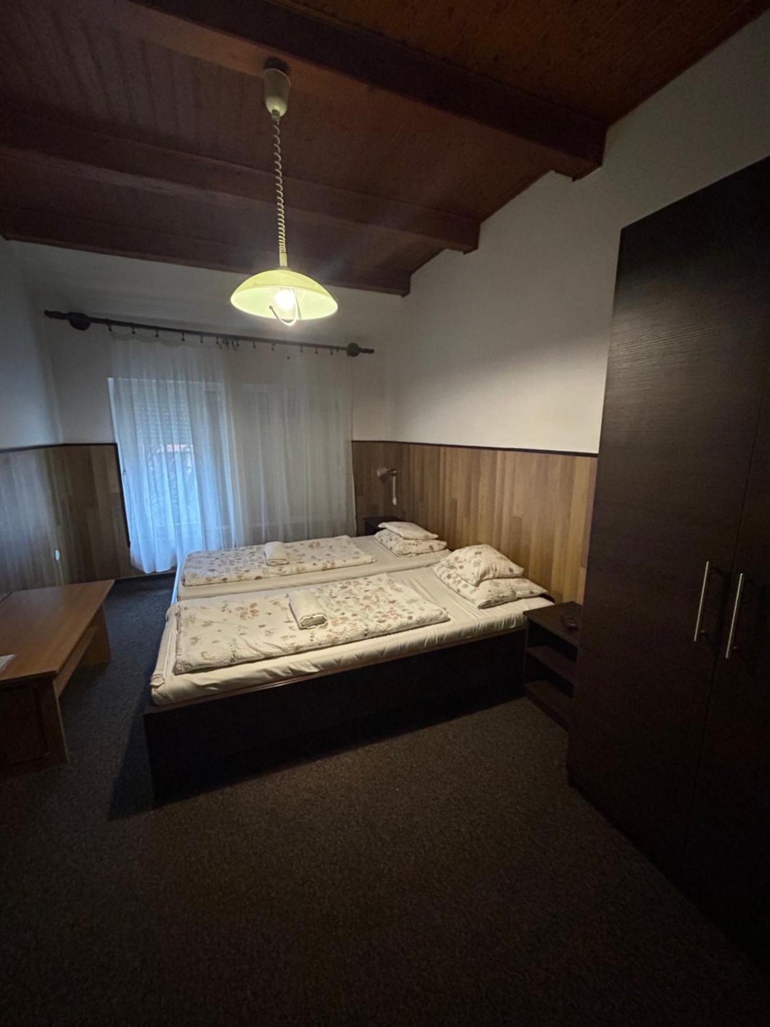 Rozsakert Panzio Hotel Nyiregyhaza Luaran gambar