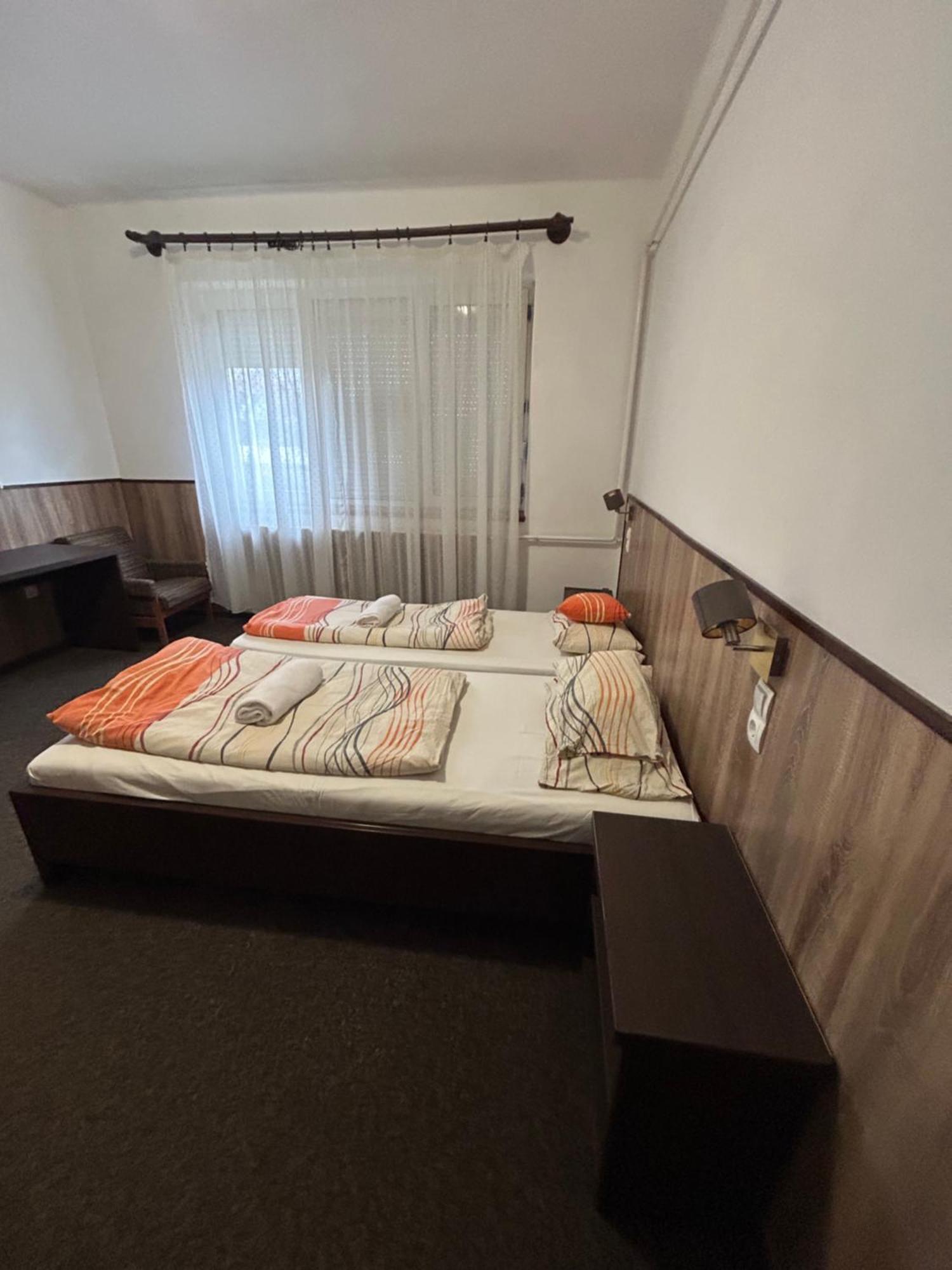 Rozsakert Panzio Hotel Nyiregyhaza Luaran gambar