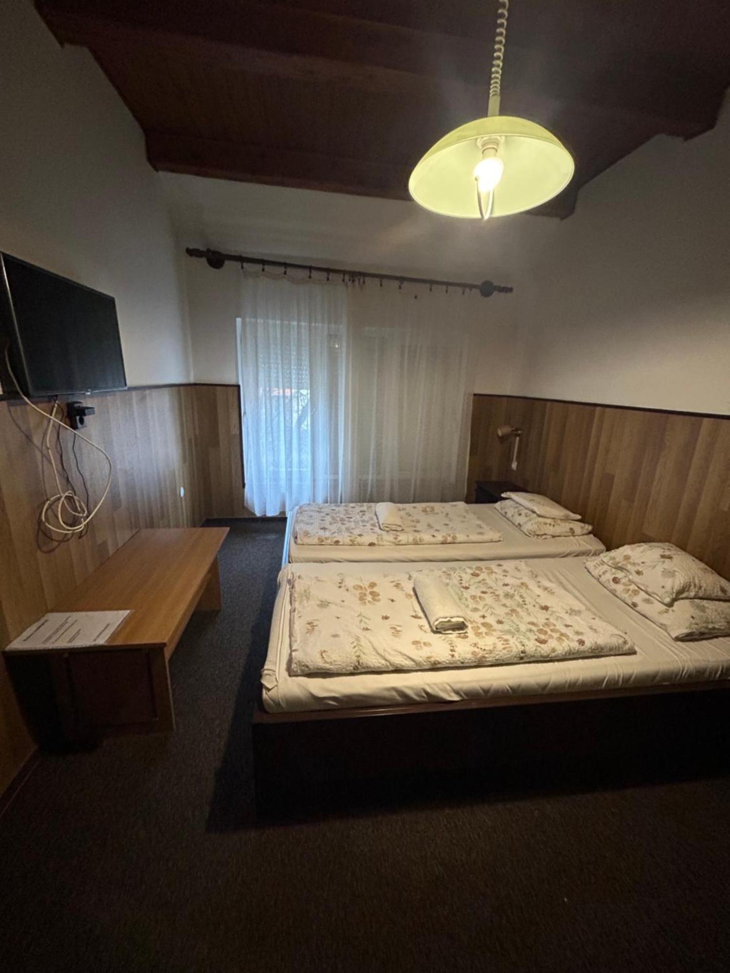 Rozsakert Panzio Hotel Nyiregyhaza Luaran gambar