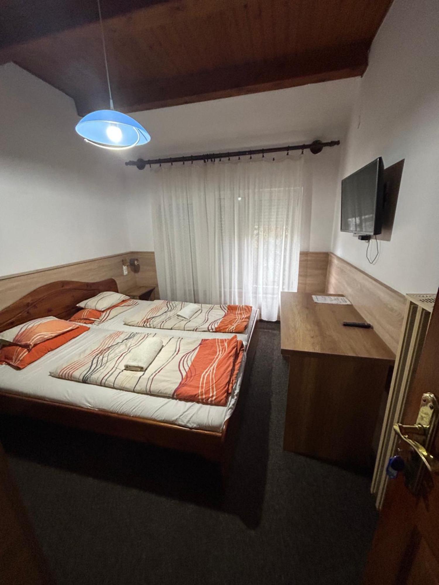 Rozsakert Panzio Hotel Nyiregyhaza Luaran gambar