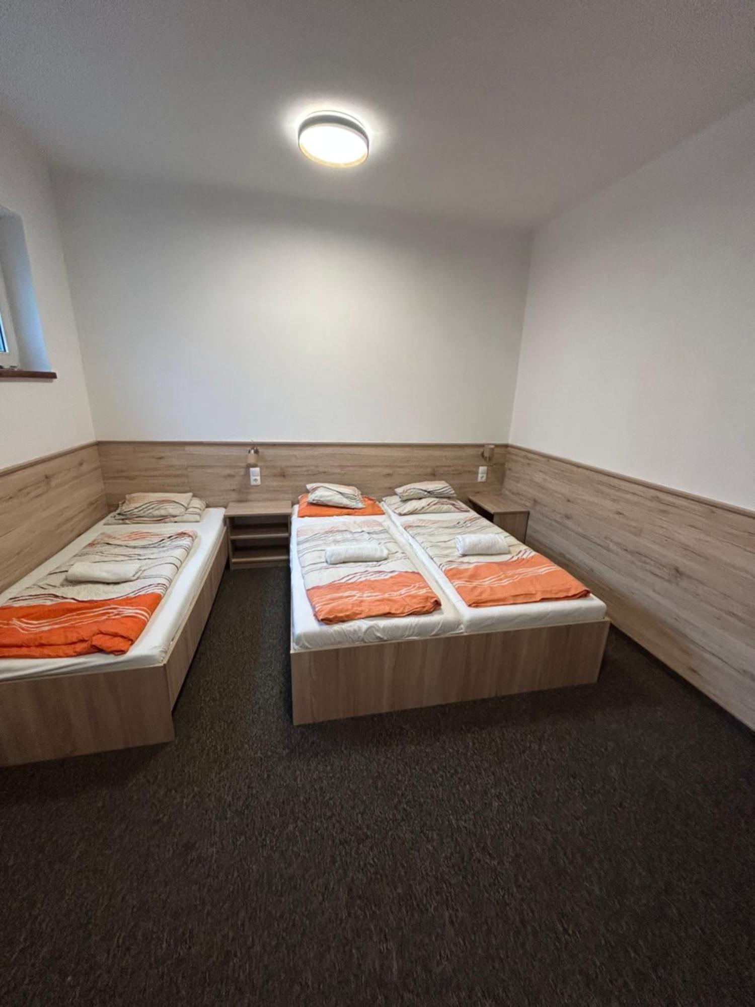 Rozsakert Panzio Hotel Nyiregyhaza Luaran gambar