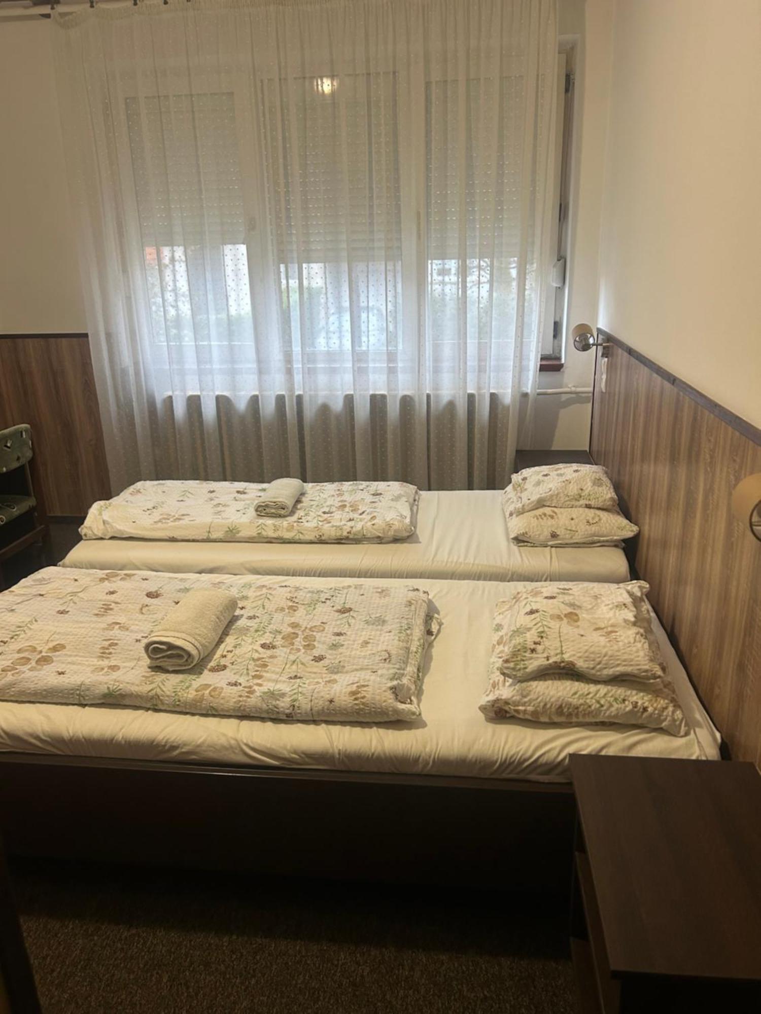 Rozsakert Panzio Hotel Nyiregyhaza Luaran gambar