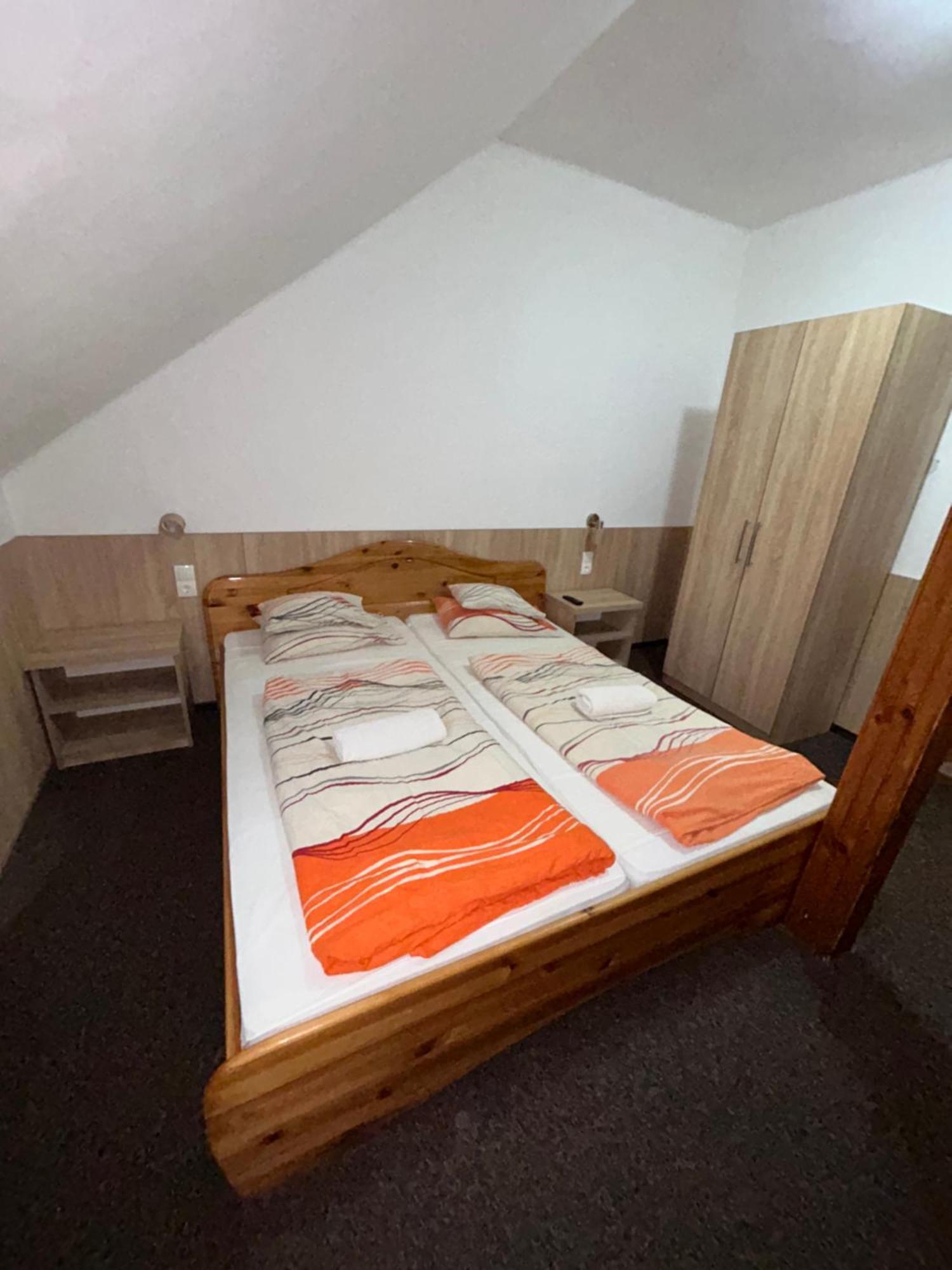 Rozsakert Panzio Hotel Nyiregyhaza Luaran gambar