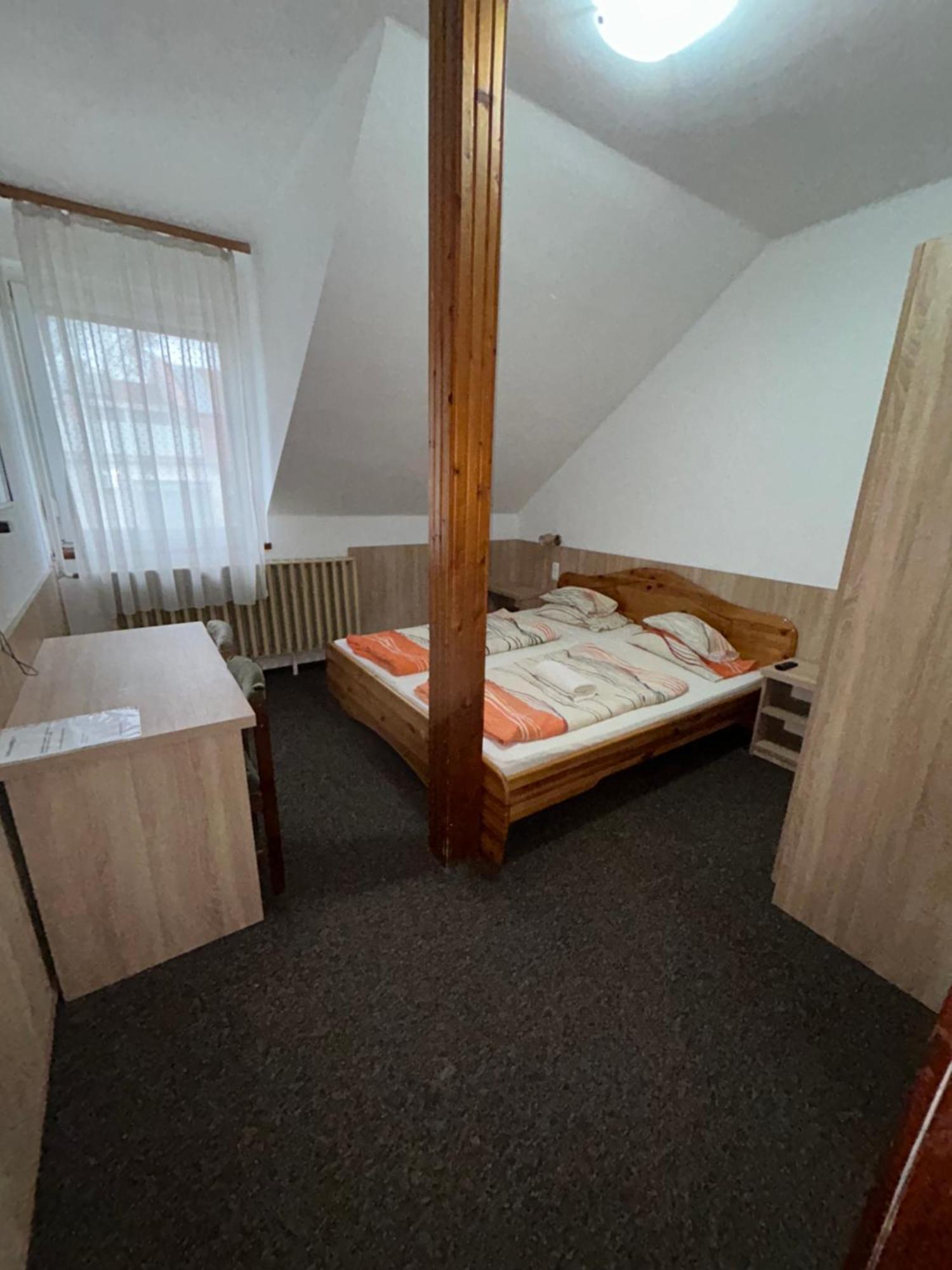 Rozsakert Panzio Hotel Nyiregyhaza Luaran gambar